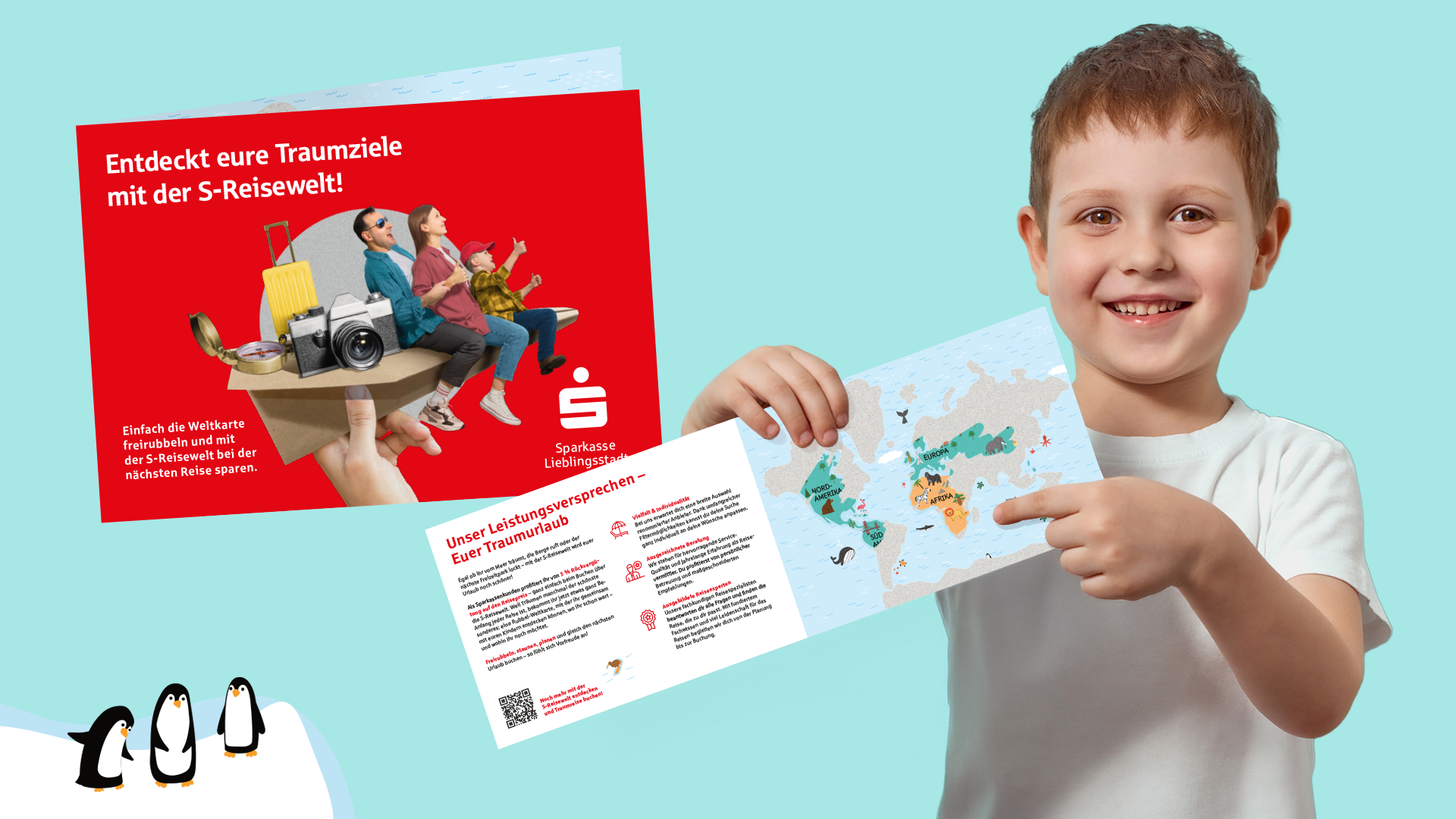 Ein kleiner Junge hält die Karte in der Hand und zeigt auf sein Lieblingsreiseziel in Afrika. Im Hintergrund sieht man noch die Titelseite der Karte mit dem Titel "Entdeckt eure Traumreiseziele mit der S-Reisewelt!"