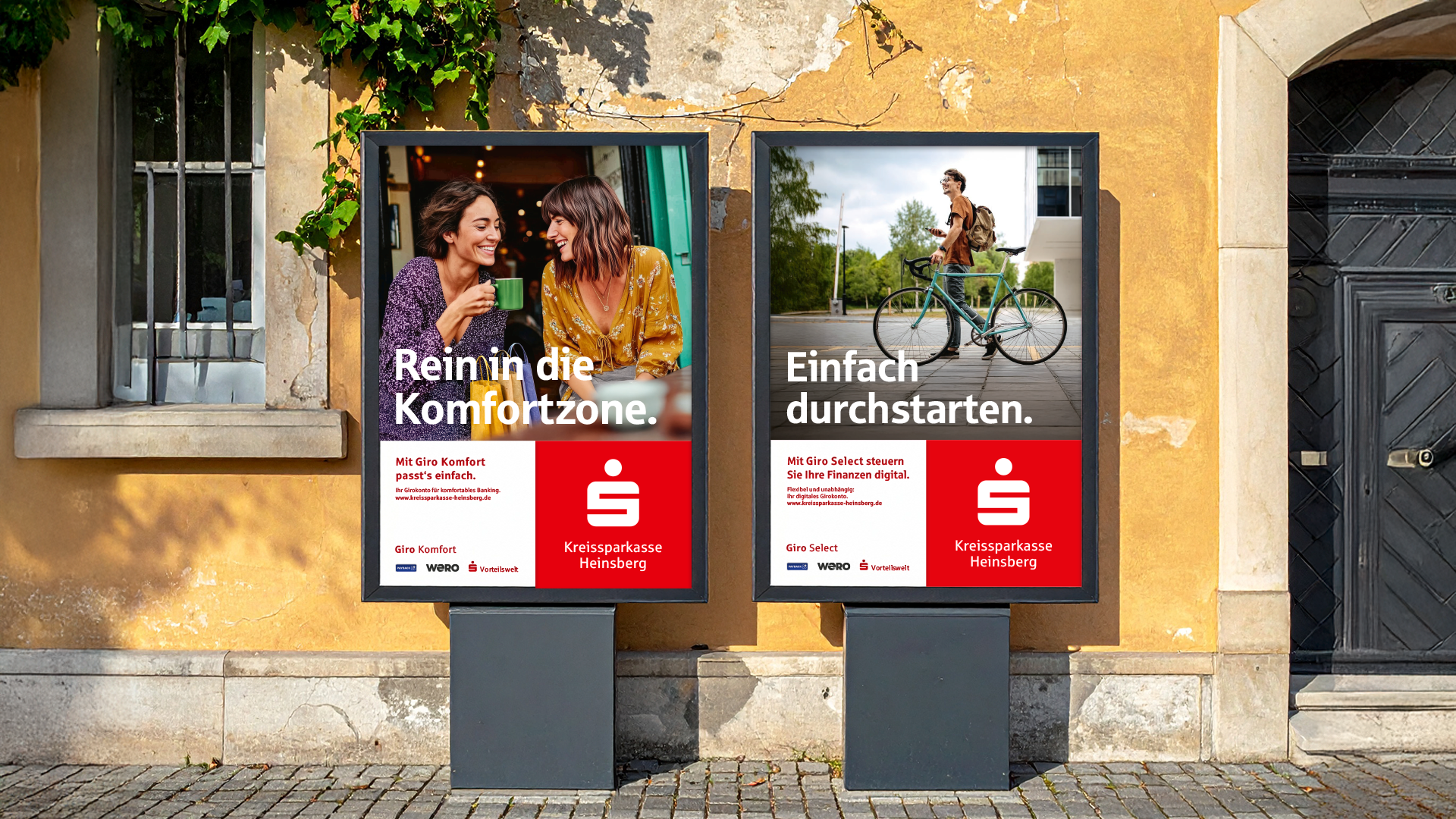 2 Kampagnenplakate der Kreissparkasse Heinsberg mit den Aufschriften: Rein in die Komfortzone und Einfach durchstarten.
